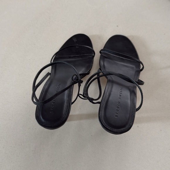 STUDIO AMELIA - Picture 2 of 2